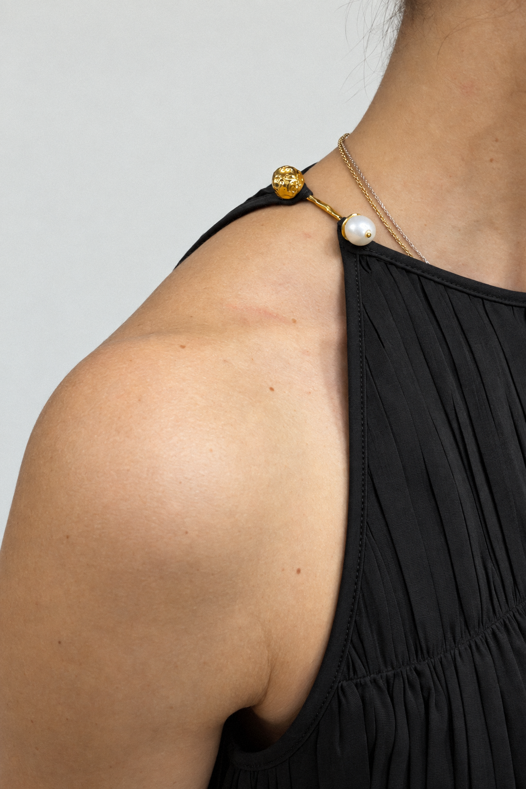 Tanya 2.0 — #000000 — Top detail · #000000